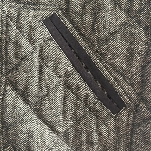 Old Navy Quilted Vest - Picture 3 of 5